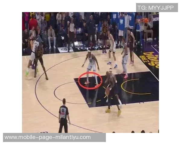 詹姆斯快攻遭遇米勒防守冲突裁判判罚引发黄蜂教练挑战未果